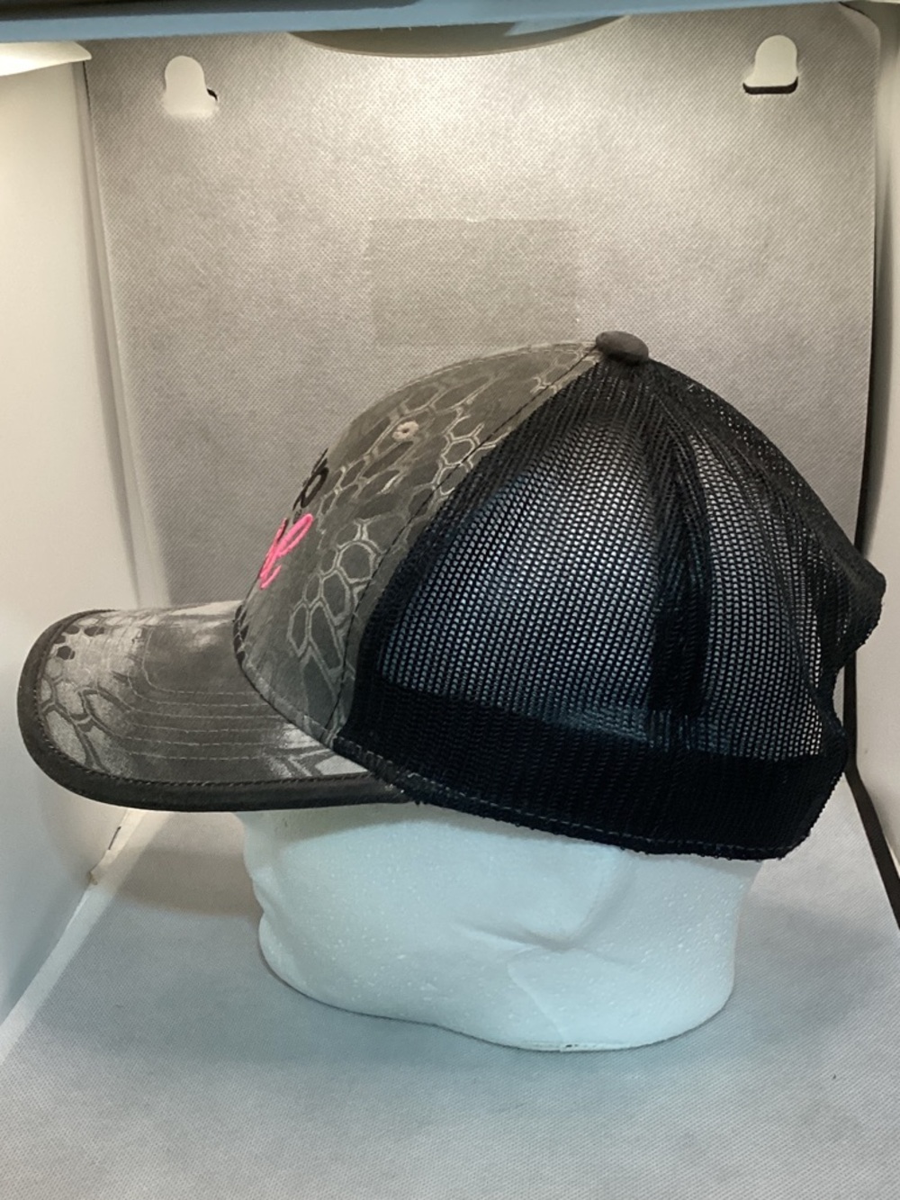 Jeep Girl Kryptek Camo Trucker Hat Pink Embroidered Logo Snapback Cap - Picture 3 of 6